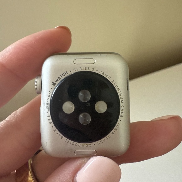 LIKE NEW Apple Watch Series 3 38mm Aluminum with GPS - Picture 2 of 4